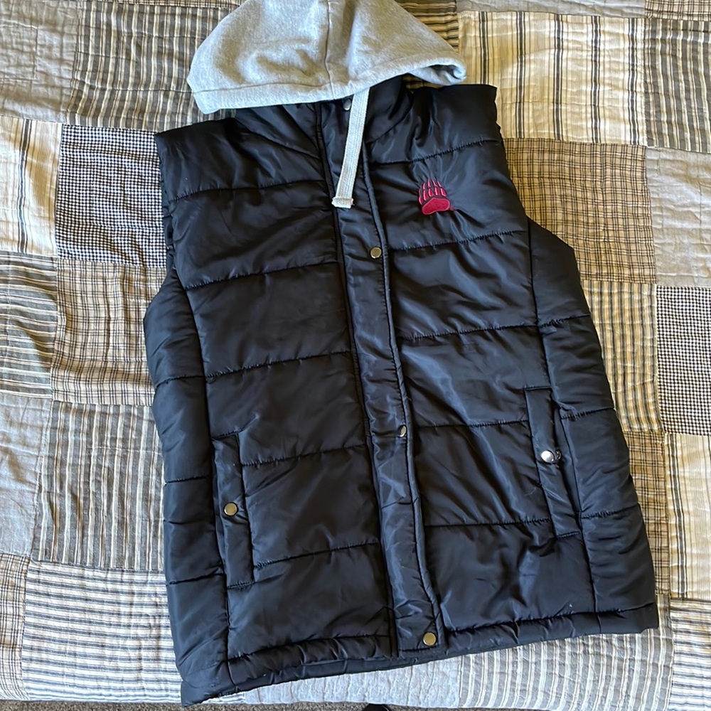 Grizzlies vest